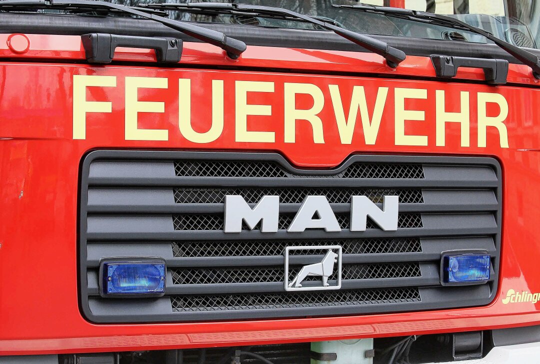 Brand in Feuertonne breitet sich aus: Ein Verletzter - Symbolbild. Foto: Ralph Köhler/Propicture