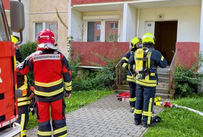 Brand in Lößnitz: Vier Feuerwehren im Einsatz - In der Lessingstraße meldeten Nachbarn eine starke Rauchentwicklung in der sechsten Etage. Foto: Daniel Unger