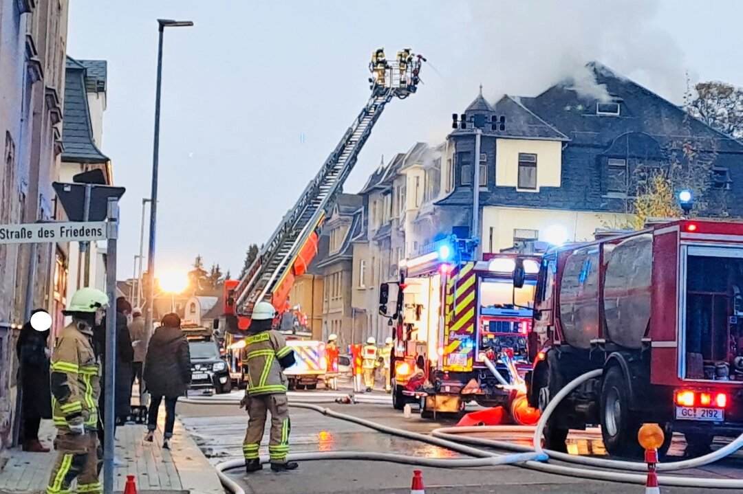 Brand in Wohnhaus in Limbach-Oberfrohna - In den frühen Morgenstunden des Donnerstags ist in einem Wohnhaus auf der Körnerstraße in Limbach ein Brand ausgebrochen.