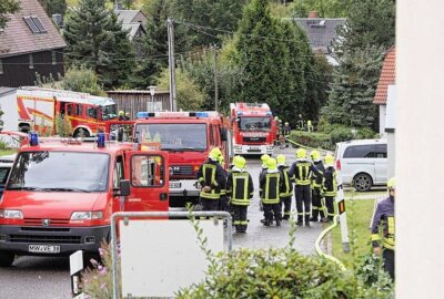 Brand mit Vermissten in Mittelsachsen: Vier Feuerwehren gleichzeitig im Einsatz - Intensive Zusammenarbeit der Ortswehren: Ein erfolgreiches Einsatzszenario. Foto: Andrea Funke