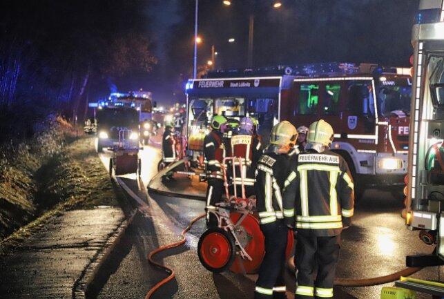 Brandalarm: Bus Auf B169 In Flammen - Sofortige Evakuierung Rettet Insassen