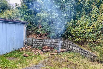 Brandeinsatz für die Feuerwehr Aue auf dem Brünlasberg - Ein aufmerksamer Bürger hat die Feuerwehr alarmiert. Foto: Daniel Unger