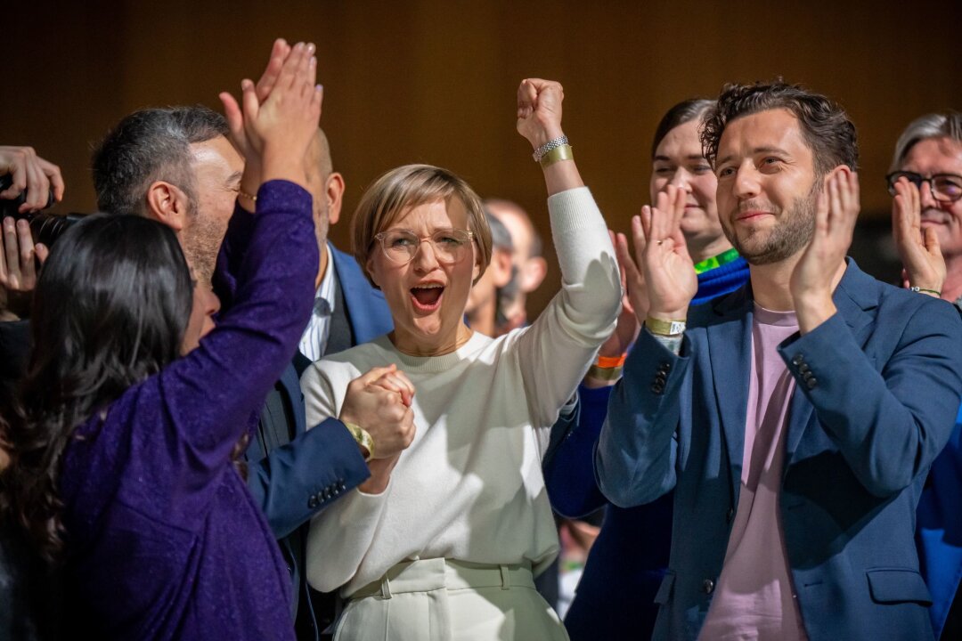 Brantner und Banaszak sind neue Grünen-Chefs - Freude bei den Frischgewählten.