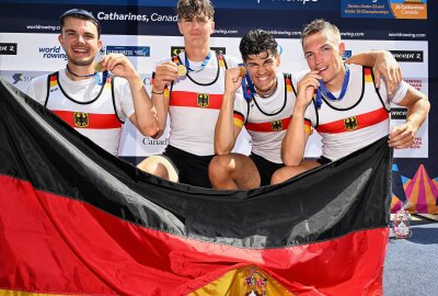 Breitenauer Nachwuchs-Ruderer bringt Gold aus Kanada mit - Felix Krones (2.v.l.) wurde mit dem U 19-Doppelvierer Ruder-Weltmeister. Foto: Meinruderbild