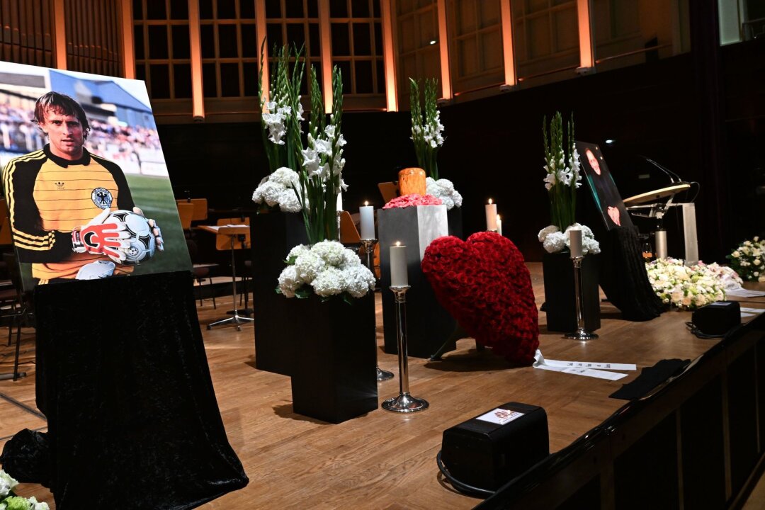 Bremen nimmt Abschied von "Menschenfänger" Burdenski - Die Trauerfeier fand im Bremer Konzerthaus "Die Glocke