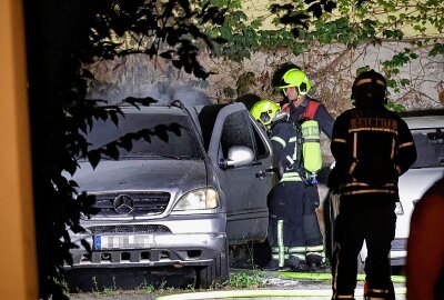 Brennender PKW in Chemnitz: Polizei vermutet Brandstiftung - Ein PKW brannte in Chemnitz. Foto: Harry Härtel