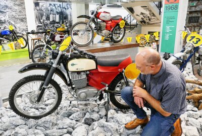 Britischer MZ-Club knüpft Kontakte nach Zschopau - Während ihrer Reise besuchte das britische Ehepaar unter anderem das Enduro-Museum in Zschopau. Foto: Andreas Bauer