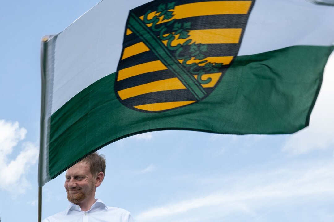 Brombeer-Sondierung soll am Dienstag beginnen - Das Bündnis Sahra Wagenknecht und die SPD ebnen den Weg für eine Sondierung mit der CDU von Michael Kretschmer (Archivbild).