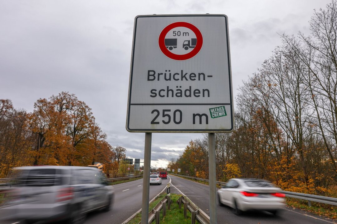 Brücken-Prüfungen - Sperrungen in Dresden und Bad Schandau - Bei 19 Brücken auf Bundes- und Staatsstraßen in Sachsen werden Sonderprüfungen durchgeführt.