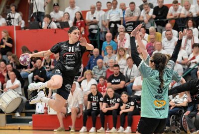 BSV-Frauen holen Derby-Sieg - Die BSV-Frauen - am Ball Ema Hrvatin - haben das Derby gegen den SV Union Halle-Neustadt gewonnen. Foto: Ramona Schwabe