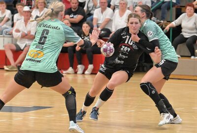 BSV-Frauen holen Derby-Sieg - Die BSV-Frauen - am Ball Rita Lakatos - haben das Derby gegen den SV Union Halle-Neustadt gewonnen. Foto: Ramona Schwabe