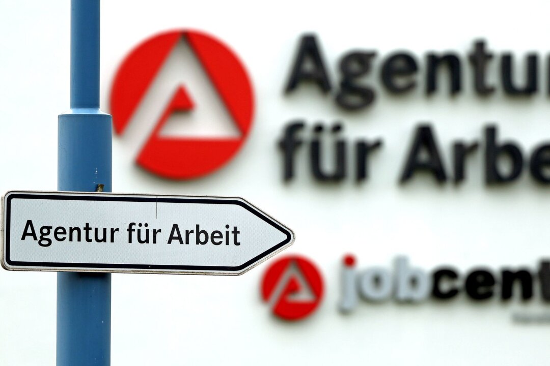 Bundesagentur setzt strengeren Kurs beim Bürgergeld um - Die Jobcenter sollen härter vorgehen, wenn Bürgergeld-Empfänger etwa regelmäßig Termine nicht wahrnehmen. (Archivbild)