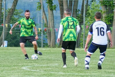 Bundesliga-Auswahl Ost zaubert beim Grünhainichener Heimatfest - Früher Champions League, jetzt auf dem Platz eines Kreisklasse-Teams: Ingo Hertzsch. Foto: Andreas Bauer