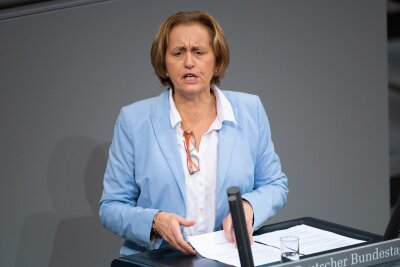 Bundestag beschließt Antrag zu Bekämpfung von Antisemitismus - Beatrix von Storch (AfD) sagt, in dem Antrag von Union, SPD, Grüne und FDP seien auch Ideen ihrer Partei zu finden.