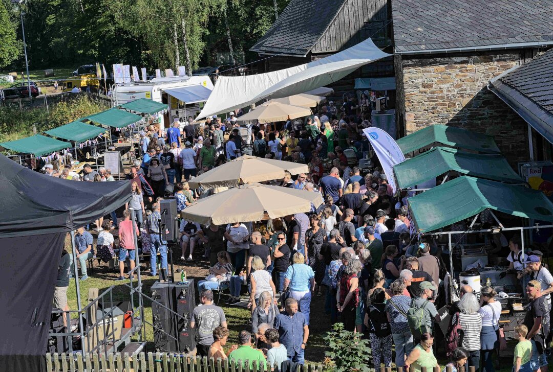 Bunte Vielfalt am "Siebenschlehener Pochwerk" in Schneeberg - Das Sommerfest von "Trubel in der Poche" ist auf positive Resonanz gestoßen. Foto: Ralf Wendland