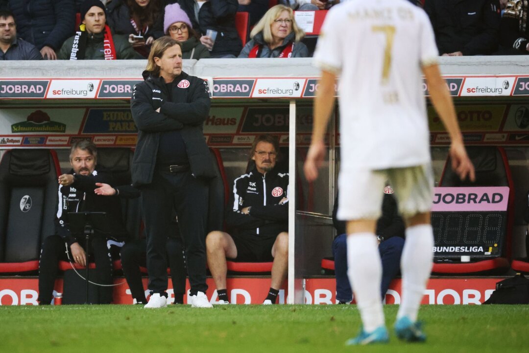 Burkardt hat "sehr intensiv" auf Startelf-Einsatz gedrängt - Der Mainzer Cheftrainer Bo Henriksen setzte überraschend auf Nationalstürmer Jonathan Burkardt.