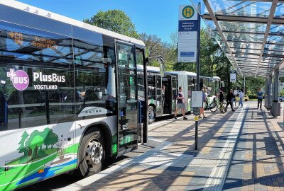 Bus und Bahn fahren im Vogtland zuverlässig weiter - Der ÖPNV im Vogtland setzt seinen Weg der Kommunalisierung fort. Foto: Karsten Repert