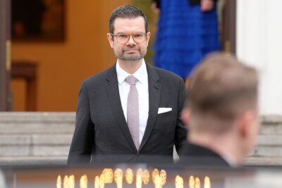 Buschmann verabschiedet sich mit Song von Ampel - Buschmann hatte am Donnerstag seine Entlassungsurkunde von Bundespräsident Frank-Walter Steinmeier entgegengenommen. (Archivbild)