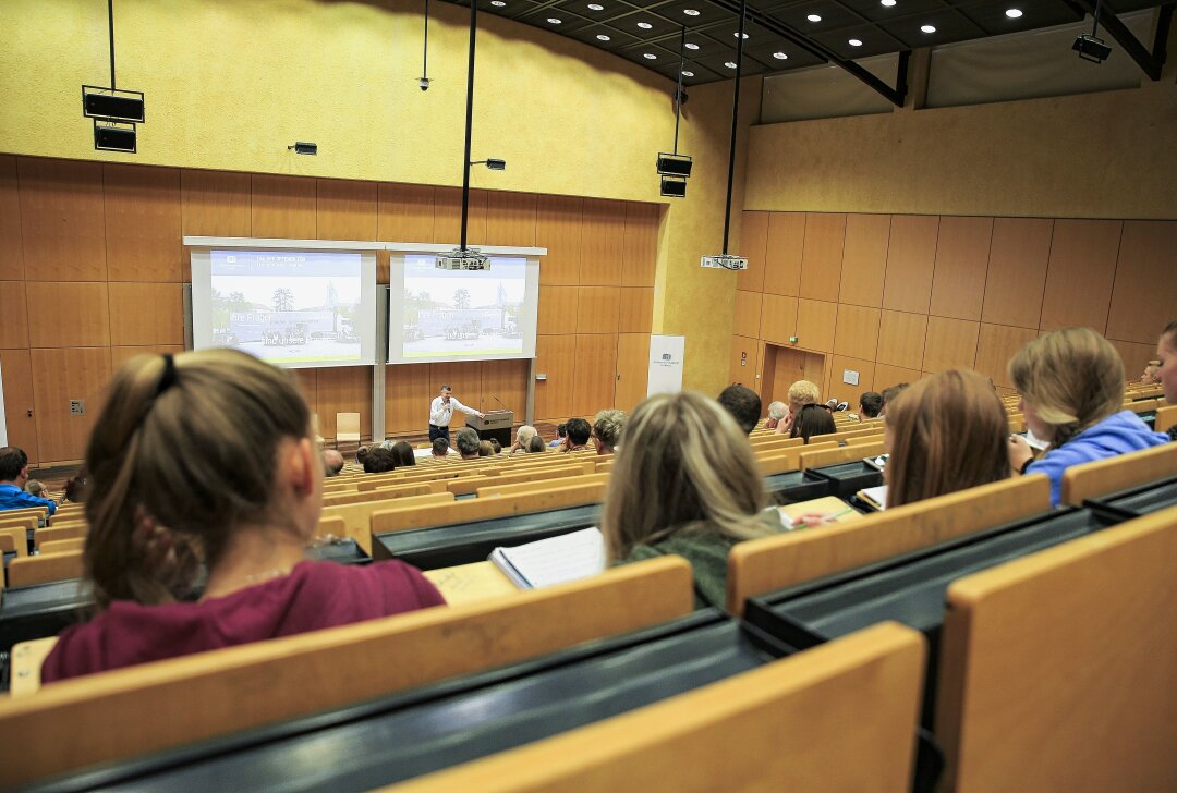 Campustage: In den Ferien den Uni-Alltag erkunden - In den Ferien kann man im Rahmen der Campustage an der TU Chemnitz einen Einblick in den Uni-Alltag bekommen. Foto: Jacob Müller/TU Chemnitz