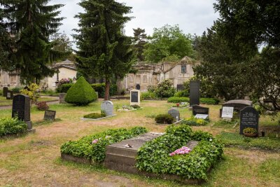 Caspar David Friedrich: Unterwegs in Sachsen - Letzte Ruhestätte Trinitatisfriedhof: Das Grab von Caspar David Friedrich befindet sich in Dresden.