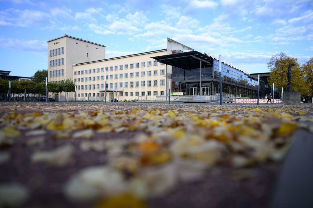 CDU und SPD beantragen Enquete-Kommission zu Corona-Politik - "Ziel ist die Erarbeitung von Grundlagen für ein zukünftiges Pandemie-Krisenmanagement im Freistaat Sachsen", heißt es in dem Dokument. (Archivbild)