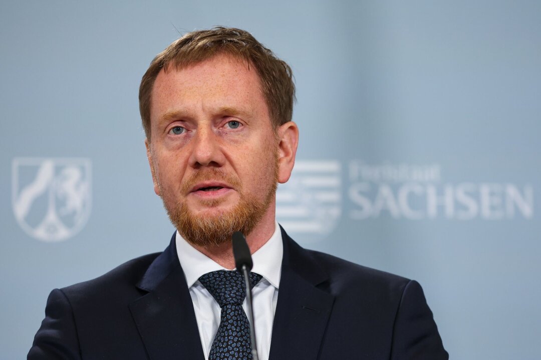 CDU will auf Parteitag Regierungsprogramm beschließen - Michael Kretschmer (CDU), Ministerpräsident von Sachsen, spricht nach der gemeinsamen Kabinettssitzung mit Nordrhein-Westfalen in einer Pressekonferenz in der Baumwollspinnerei.