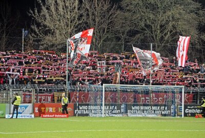 CFC-Forderungen an den NOFV: Fanfreundliche Zukunft und fairer Wettbewerb - Auch die Fans des FSV Zwickau beteiligen unterstützen die Forderung hinsichtlich der Reform der Ansetzungspolitik. Foto: Marcus Hengst