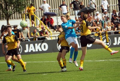 CFC-Frauen besiegen Dynamo Dresden! - Die Frauen des Chemnitzer FC haben sich in der Ausscheidungsrunde zum "Sachsenlotto Landespokal" mit 4:0 bei der SG Dynamo Dresden durchgesetzt. Foto: Marcus Hengst