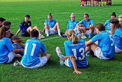 CFC-Frauen: Highlight-Spiel gegen RasenBallsport! - In Vorbereitung auf das Highlight-Spiel hat das Team von Swen Wolf und Co-Trainerin Madelaine Günl ein Kurz-Trainingslager im "KiEZ Waldpark Grünheide" absolviert. Foto: Marcus Hengst