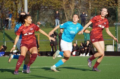 CFC-Frauen verpassen Pokal-Überraschung denkbar knapp! - Das Team von Swen Wolf zeigte eine couragierten Auftritt gegen die Titelverteidigerinnen. Foto: Marcus Hengst