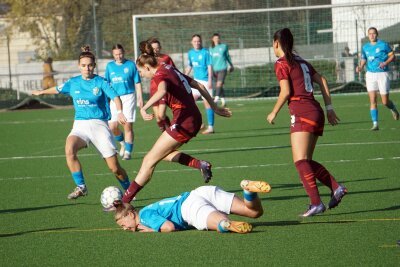 CFC-Frauen verpassen Pokal-Überraschung denkbar knapp! - Davina Graf - beste CFC-Torschützin in der Landesliga - konnte zumeist nur mit einem Foul gestoppt werden. Foto: Marcus Hengst