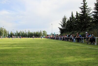 CFC: Mergel mit Fünferpack in Mühlau! - 875 Zuschauer fanden sich auf dem "Sportplatz an der Gartenstraße" ein. Foto: Marcus Hengst