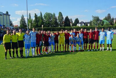 CFC: Sommerlicher Saisonausklang am Schwanenteich - Der Chemnitzer FC hat zum Saisonabschluss ein Testspiel gegen den Landesklassenvertreter SV Germania Mittweida bestritten und dieses standesgemäß gewonnen. Foto: Marcus Hengst