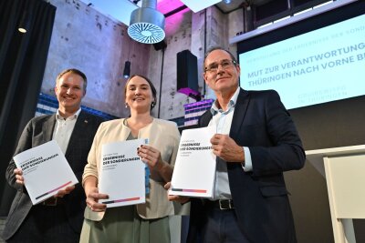 Chance für Thüringer Brombeer-Koalition steigt - Die Sondierungsgespräche für eine Brombeer-Koalition in Thüringen sind abgeschlossen. Noch sind Fragen offen. 