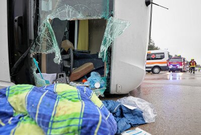 Chaos-Tag auf der A4: Zwei Unfälle, umgekiptter LKW, drei Verletzte und Vollsperrungen - Am Dienstagmorgen gegen 8.10 Uhr kam es auf der A4 bei Glauchau zu einem Verkehrsunfall. Foto: Andreas Kretschel