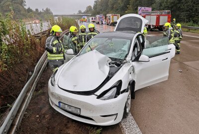 Chaos-Tag auf der A4: Zwei Unfälle, umgekiptter LKW, drei Verletzte und Vollsperrungen - Am Dienstagmorgen gegen 8.10 Uhr kam es auf der A4 bei Glauchau zu einem Verkehrsunfall. Foto: Andreas Kretschel