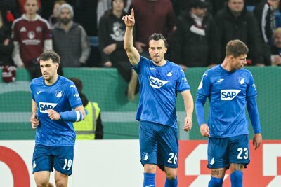 Chaves köpft Hoffenheim gegen Nürnberg ins Achtelfinale - Haris Tabakovic erzielte das erste Tor des Abends.