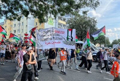 Chemnitz: Demonstration für Palästina zieht durch die Stadt - Am Samstagnachmittag hatte die Chemnitzer Initiative "Chemnitz für Palästina zu einer Demo aufgerufen. Foto: Harry Härtel