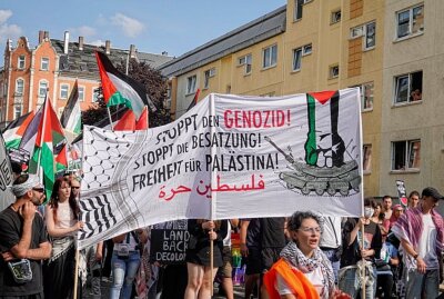 Chemnitz: Demonstration für Palästina zieht durch die Stadt - Am Samstagnachmittag hatte die Chemnitzer Initiative "Chemnitz für Palästina zu einer Demo aufgerufen. Foto: Harry Härtel