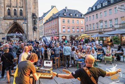 Chemnitz stößt an: Brauereimarkt lädt bis Sonntag in die City ein - Auch Livemusik wird an verschiedenen Spielorten auf dem Event geboten. Foto: Exclusiv Events/Archiv