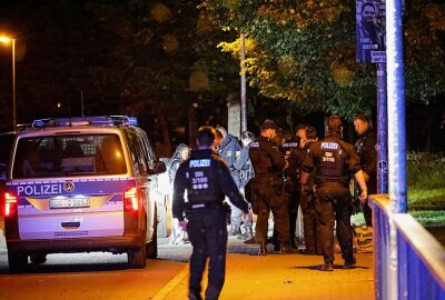 Chemnitz: Zwei Verletzte nach Auseinandersetzung - Polizei sichert Spuren und befragt Zeugen. Foto: Harry Härtel