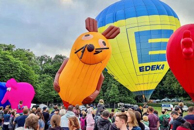 Chemnitzer Ballonfest: Glühende Riesen steigen in den Himmel - Ab Freitag steigen im Küchwald wieder zahlreiche Ballonriesen. Foto: Steffi Hofmann