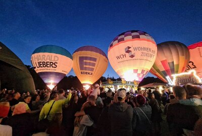 Chemnitzer Ballonfest: Glühende Riesen steigen in den Himmel - In der kommenden Woche steigen wieder glühende Riesen in den Himmel. Foto: Veranstalter