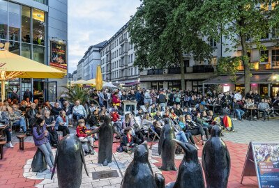 Chemnitzer-City feiert grandiosen Auftaktsieg der DFB-Elf - Großer Andrang zur EM in der Inneren Klosterstraße. Foto: Ralph Kunz