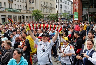 Chemnitzer City trauert: Deutschland verliert im Viertelfinale - Tausende Fans verfolgen das spannende Viertelfinale in der Inneren Klosterstraße. Foto: Harry Härtel/ Härtelpress