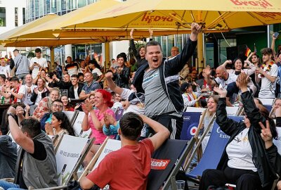 Chemnitzer City trauert: Deutschland verliert im Viertelfinale - Nach dem Ausgleich in der 89. Minute durch Florian Wirtz. Foto: Harry Härtel/ Härtelpress