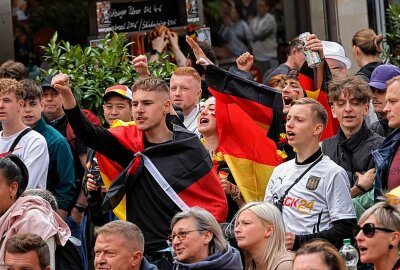 Chemnitzer City trauert: Deutschland verliert im Viertelfinale - Tausende Fans verfolgen das spannende Viertelfinale in der Inneren Klosterstraße. Foto: Harry Härtel/ Härtelpress