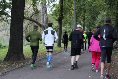 Chemnitzer Entscheider auf Marathon-Kurs: Erste Trainingseinheit absolviert - Der Auftakt des Laufkurses war ein gelungener Start in die Vorbereitung auf den Marathon. Ziel ist es, einen regelmäßigen Lauftreff zu etablieren, bei dem alle, ob Einsteiger oder erfahrene Läufer, willkommen sind.