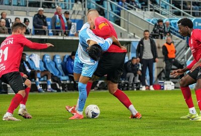 Chemnitzer FC muss beim Ligaprimus ran - Der Chemnitzer FC feiert nach harten Kampf gegen den VSG Altglienicke den ersten Heimsieg der Saison. Seo war der siegbringende Torschütze. Foto: Marcus Hengst