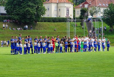 Chemnitzer FC siegt zum Barkas-Jubiläum - Die Himmelblauen wurden zum 40-jährigen Gründungsjubiläum eingeladen. Foto: Marcus Hengst